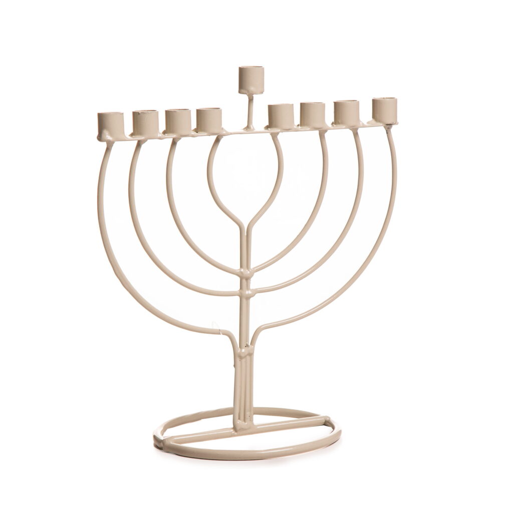 חנוכייה מתכת 18/20 ס"מ-קלאסי קרם של חברת דקל בע"מ