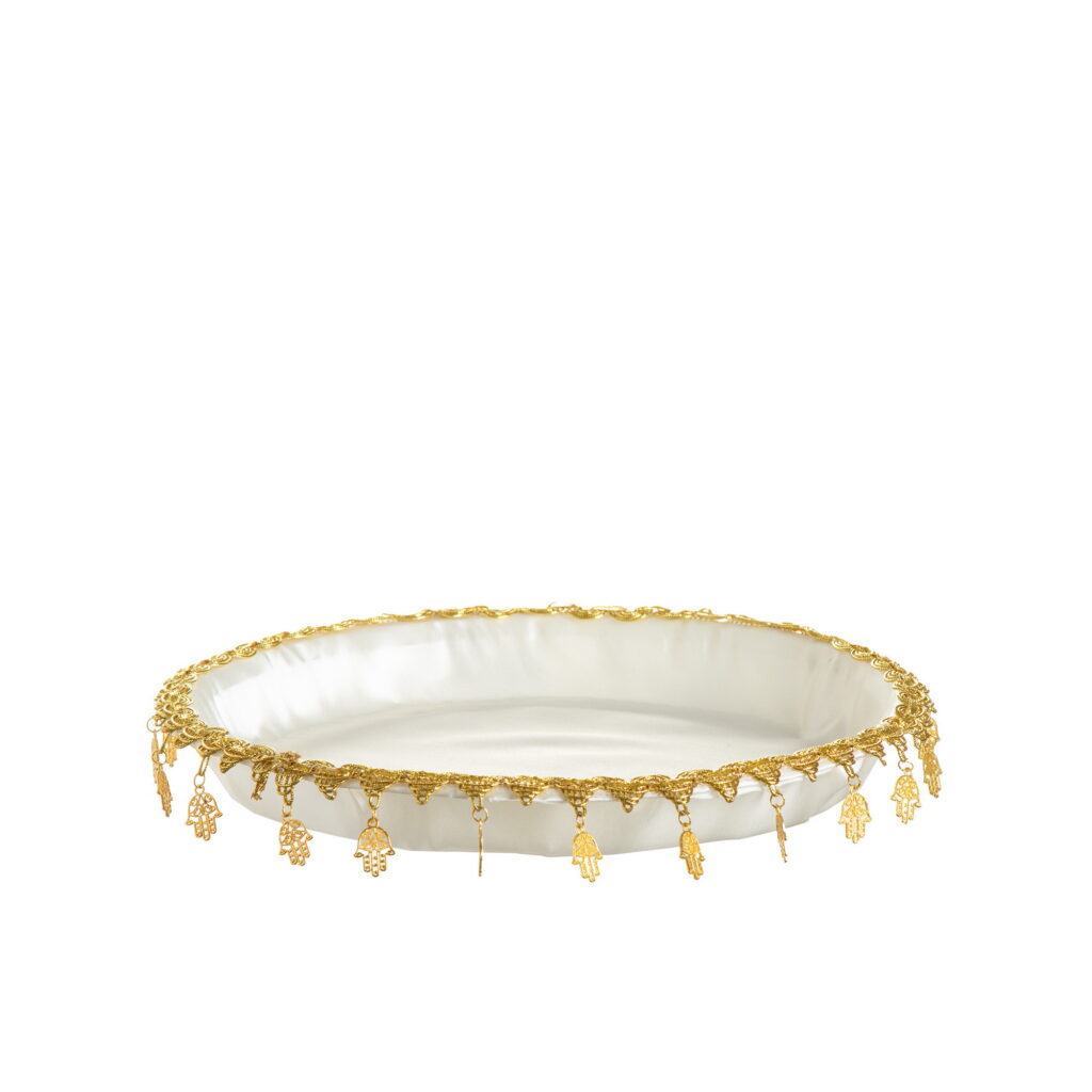 מגש עגול מצופה בד קרם ק.28 ג.3 ס"מ-עיטורי חמסה של דקל בע"מ