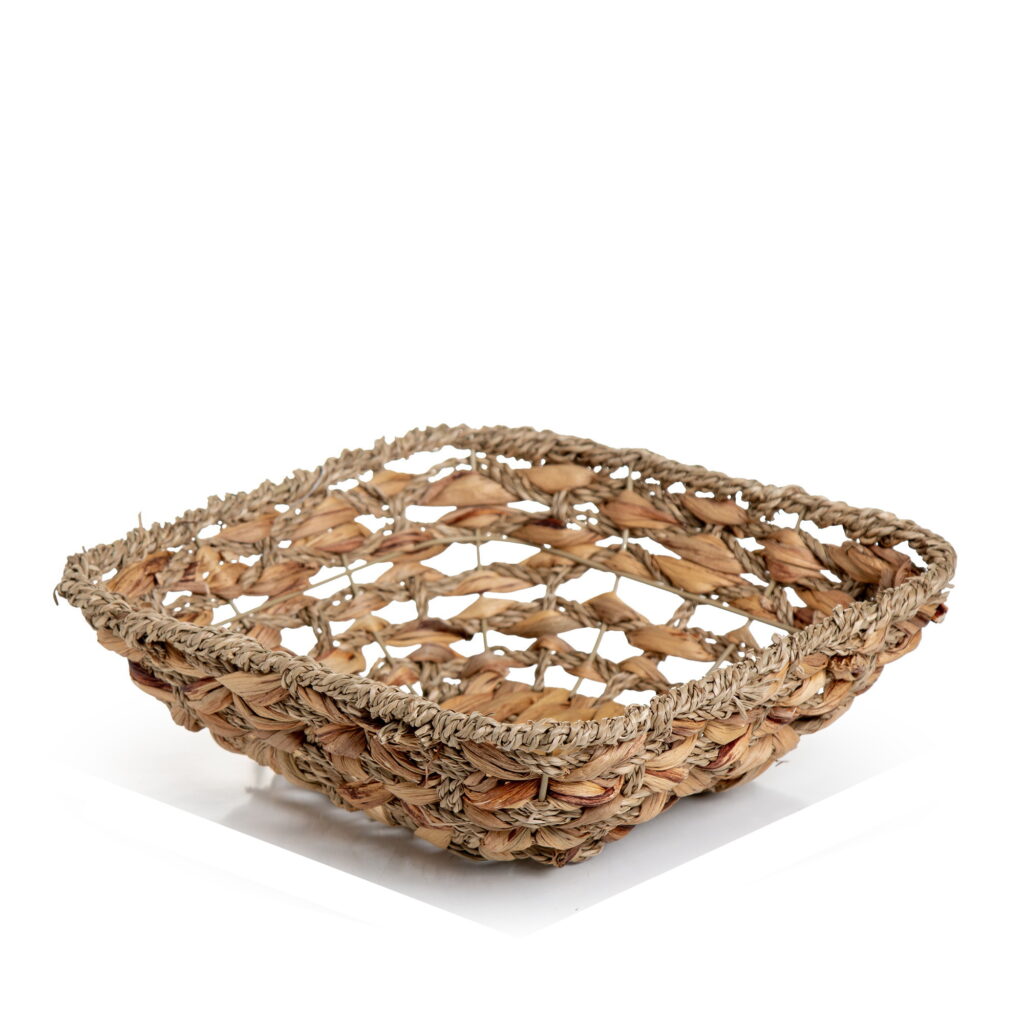 סלסלת קש קלוע מרובע 27*27*9 ס"מ של דקל בע"מ