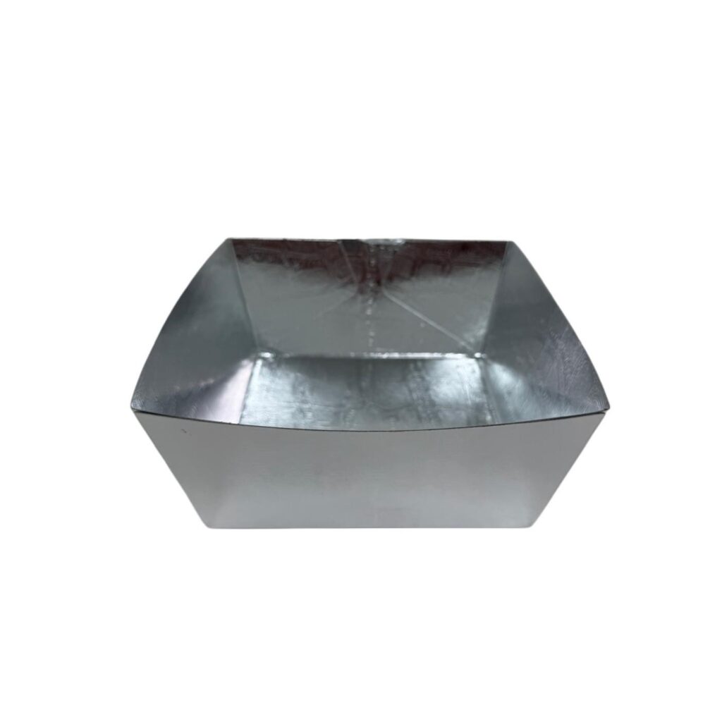 מגש קרטון מודבק 18/18/8 ס"מ- דמוי עור כסף מיטאלי של דקל בע"מ